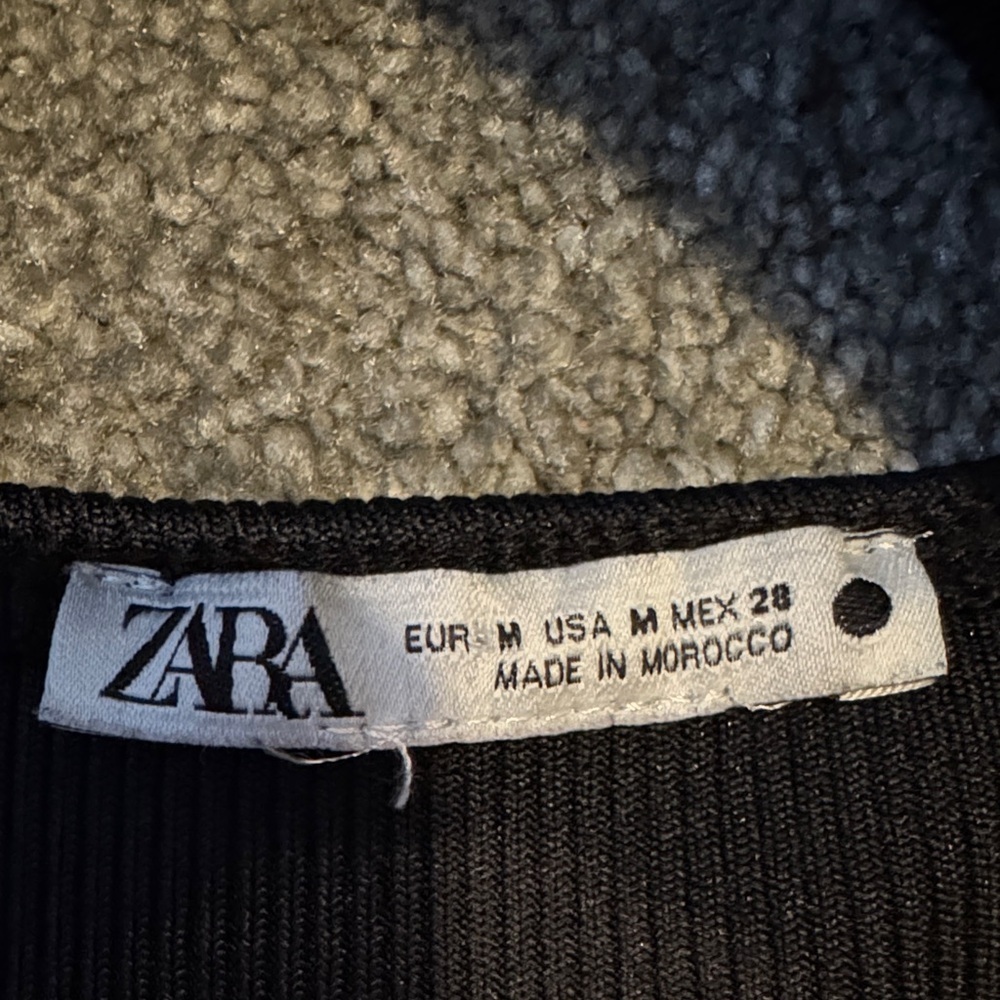 Zara Classic Black Sports Bra - Picture 2 of 3